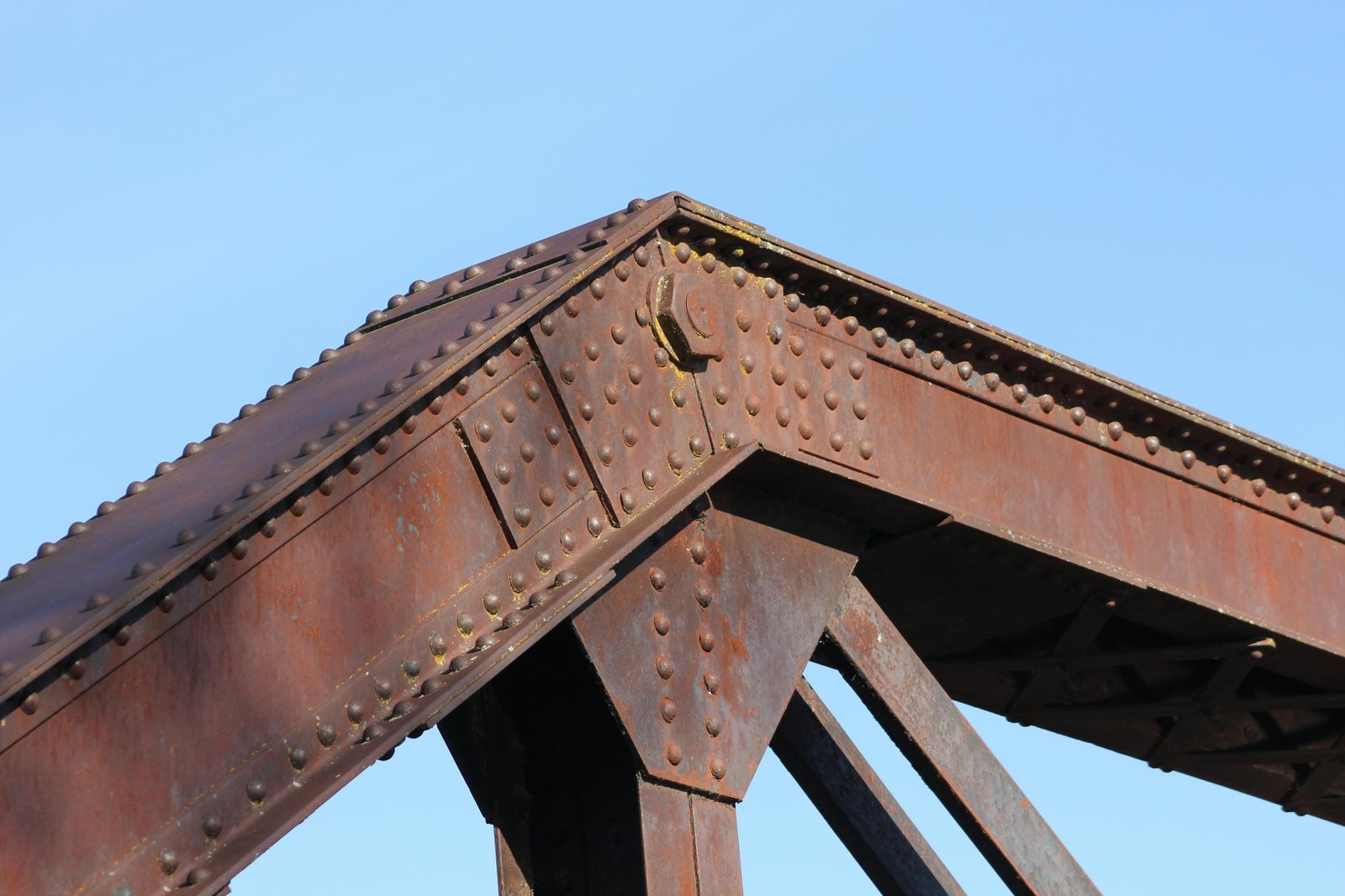 Upper angle connection